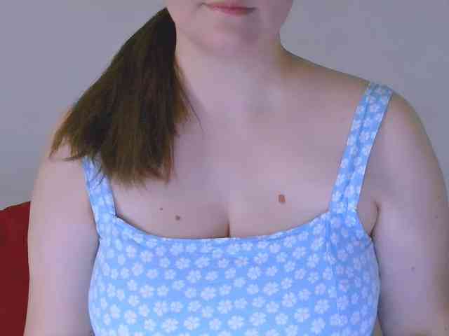 CurvyMasha webcam