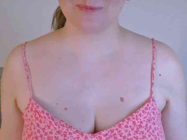 CurvyMasha webcam