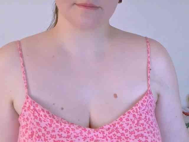 CurvyMasha webcam