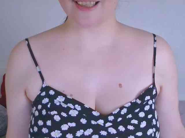 CurvyMasha webcam