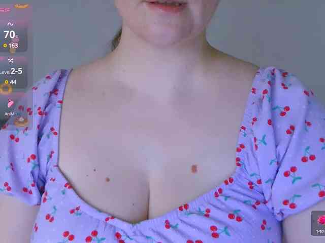CurvyMasha webcam