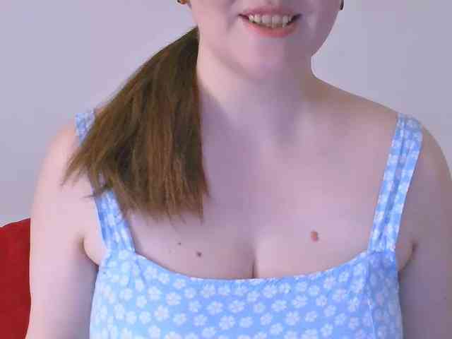 CurvyMasha webcam