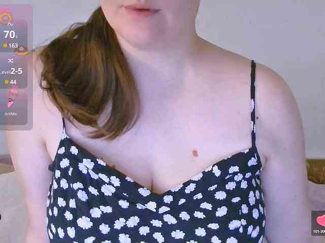 CurvyMasha webcam