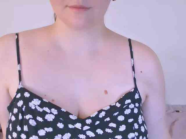 CurvyMasha webcam