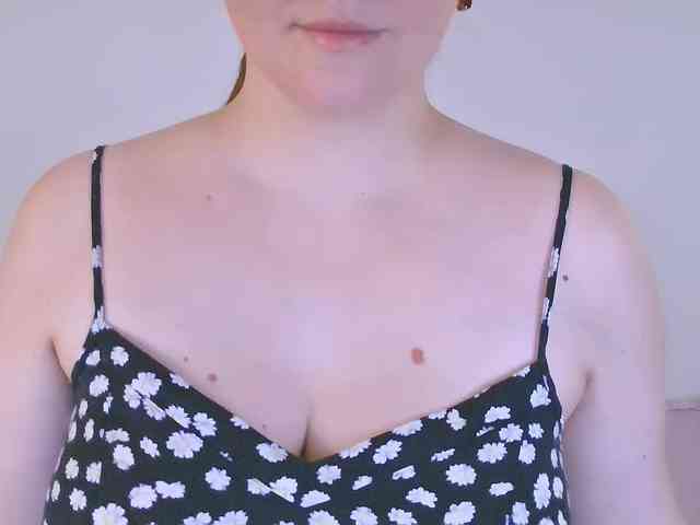CurvyMasha webcam