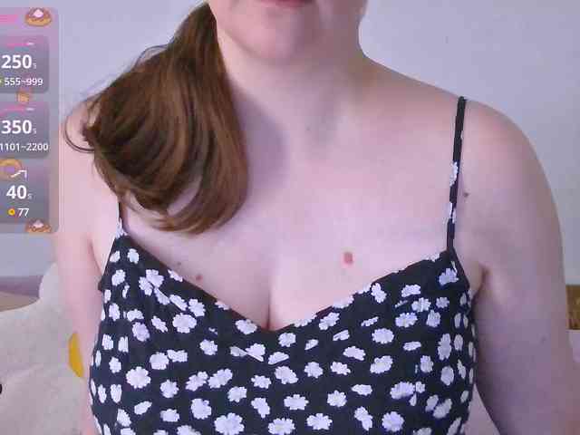 CurvyMasha webcam