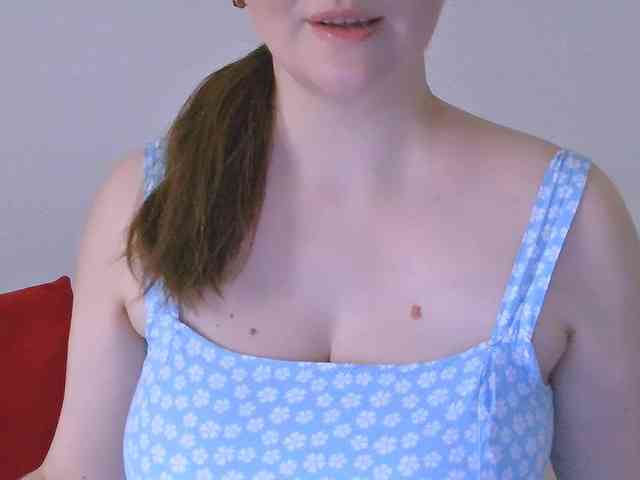 CurvyMasha webcam