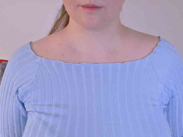 CurvyMasha webcam