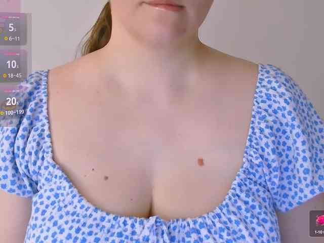 CurvyMasha webcam