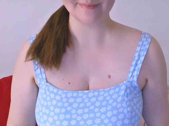 CurvyMasha webcam