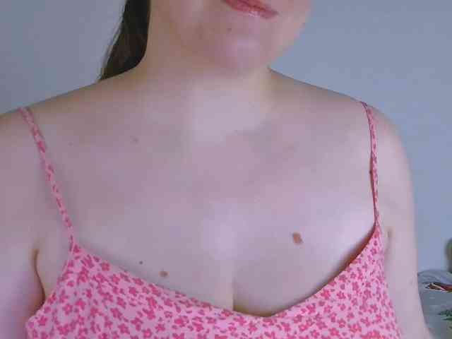 CurvyMasha webcam