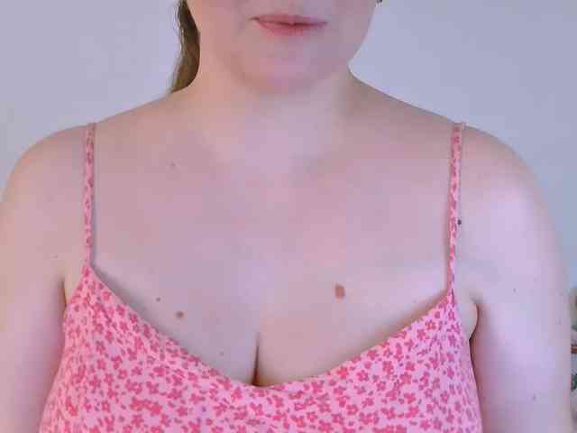 CurvyMasha webcam