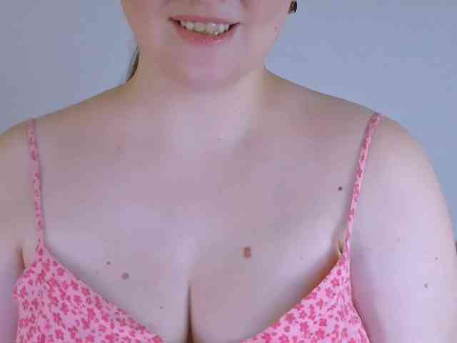 CurvyMasha webcam