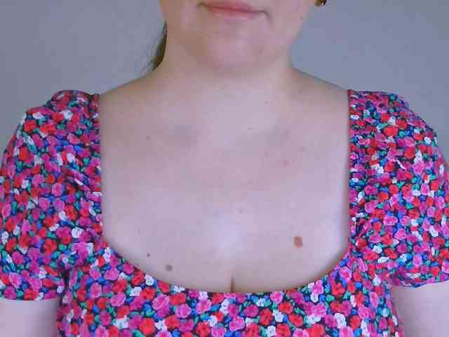 CurvyMasha webcam