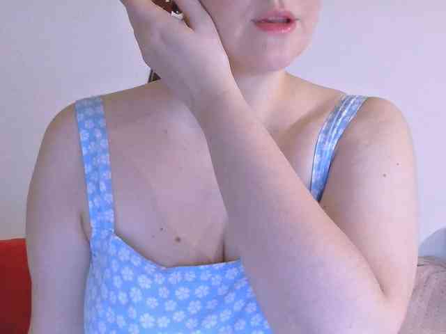 CurvyMasha webcam