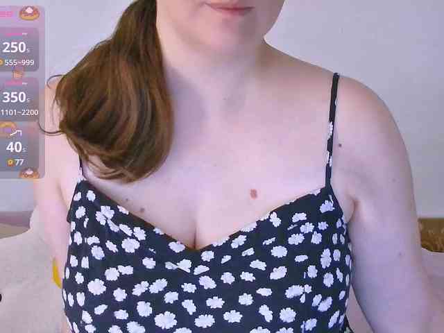 CurvyMasha webcam