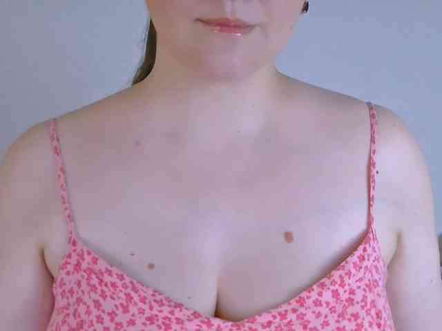 CurvyMasha webcam