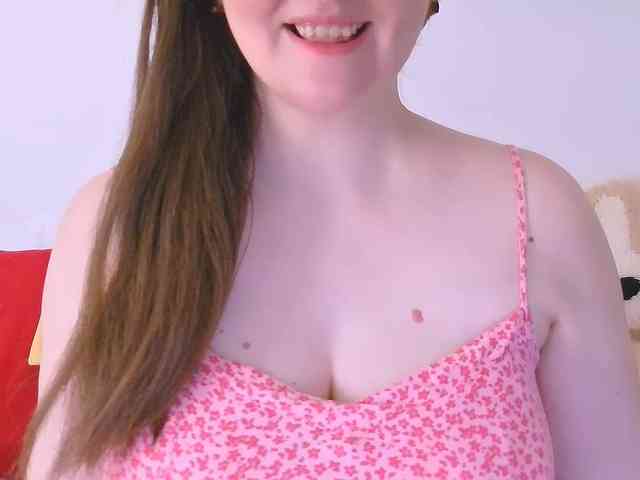 CurvyMasha webcam