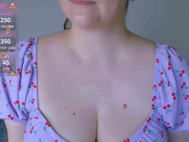 CurvyMasha webcam