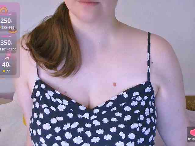 CurvyMasha webcam