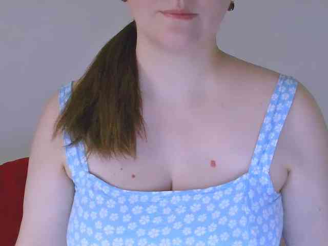 CurvyMasha webcam