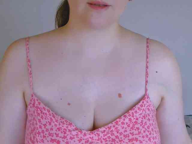 CurvyMasha webcam