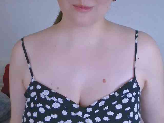 CurvyMasha webcam
