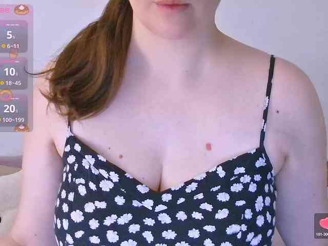 CurvyMasha webcam