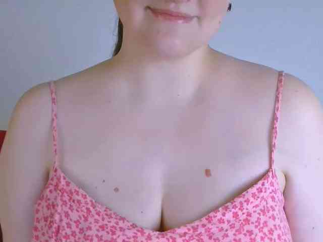 CurvyMasha webcam