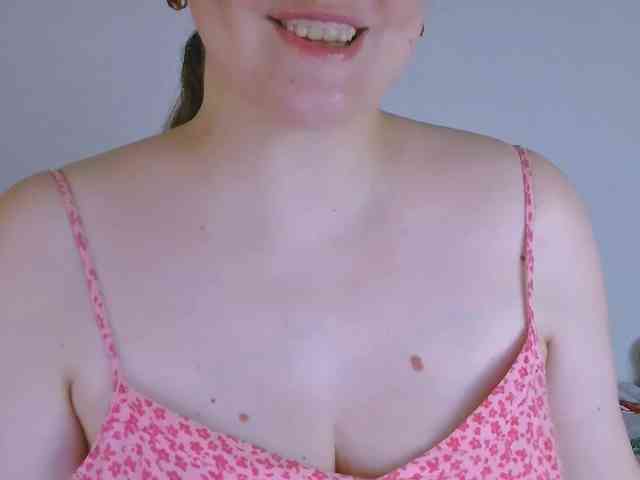 CurvyMasha webcam