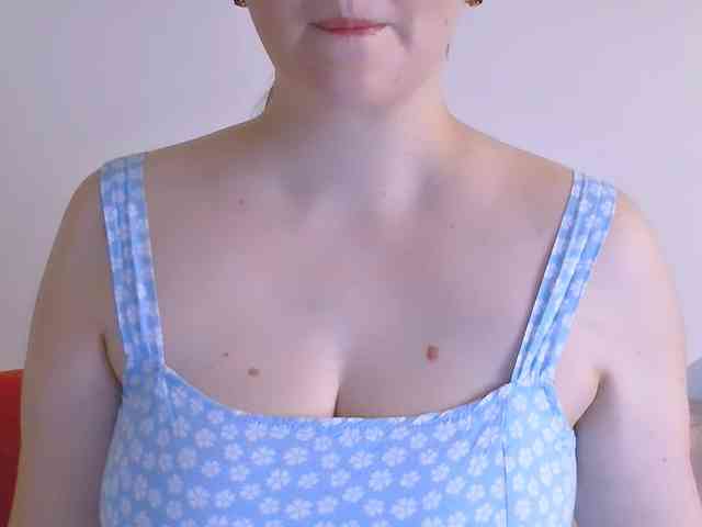 CurvyMasha webcam