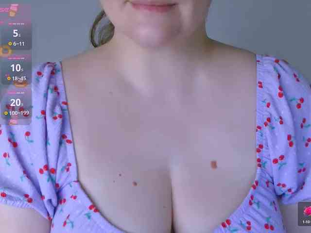 CurvyMasha webcam