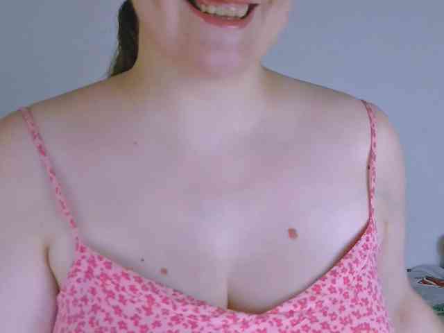 CurvyMasha webcam