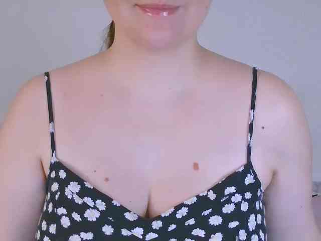 CurvyMasha webcam