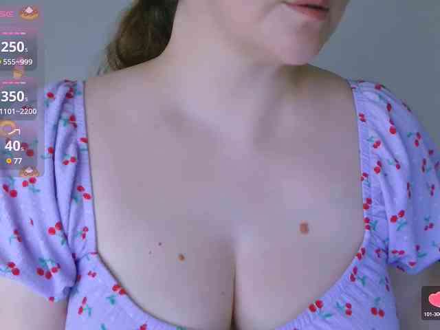 CurvyMasha webcam