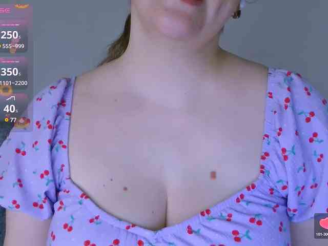 CurvyMasha webcam