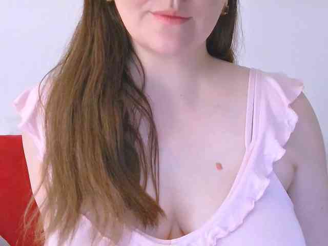CurvyMasha webcam