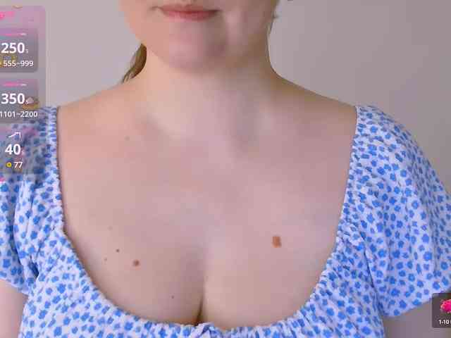 CurvyMasha webcam