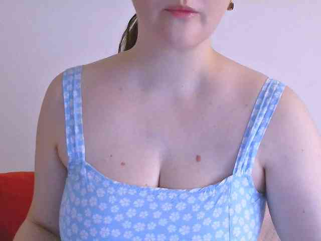 CurvyMasha webcam
