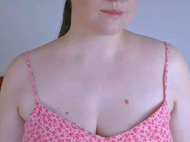 CurvyMasha webcam