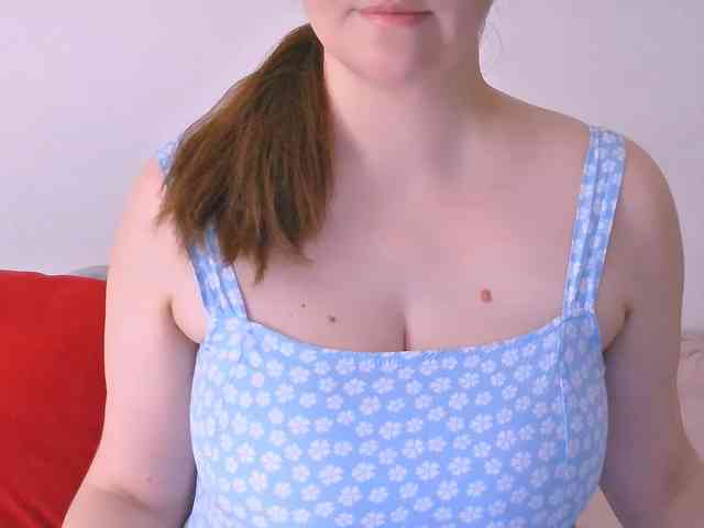 CurvyMasha webcam