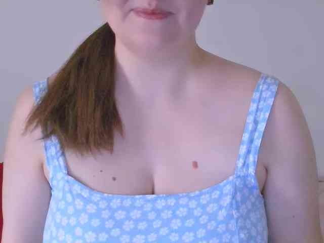 CurvyMasha webcam