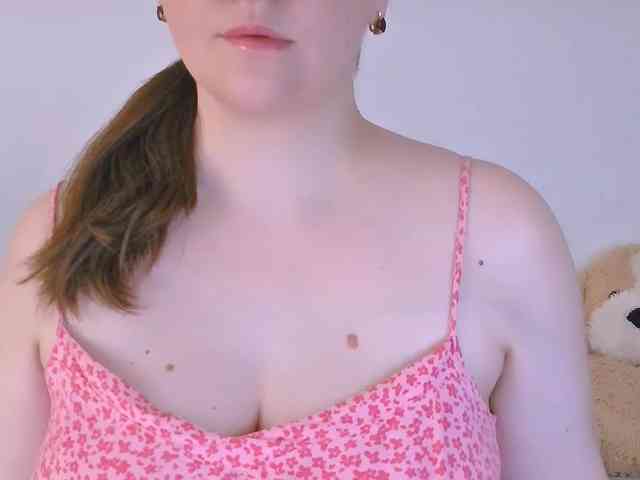 CurvyMasha webcam