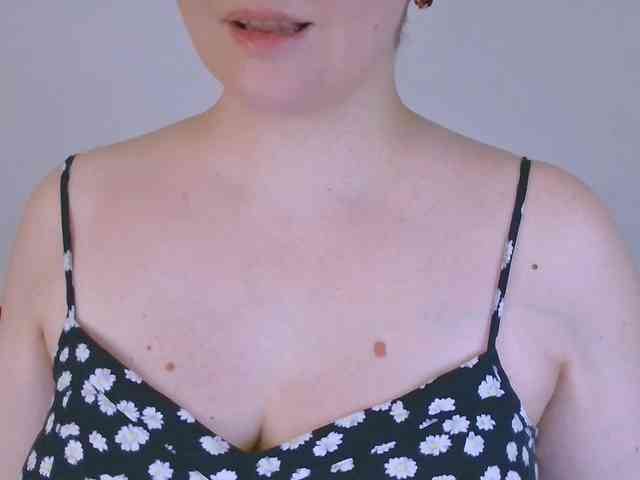 CurvyMasha webcam