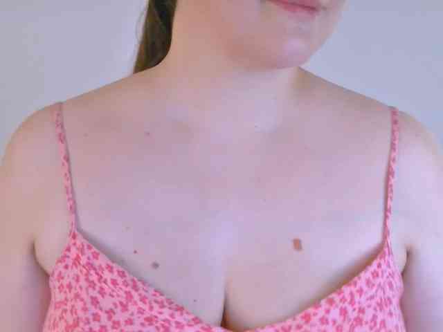 CurvyMasha webcam