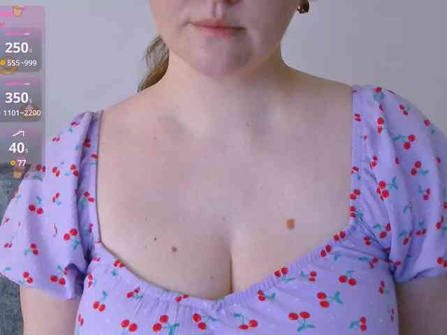 CurvyMasha webcam