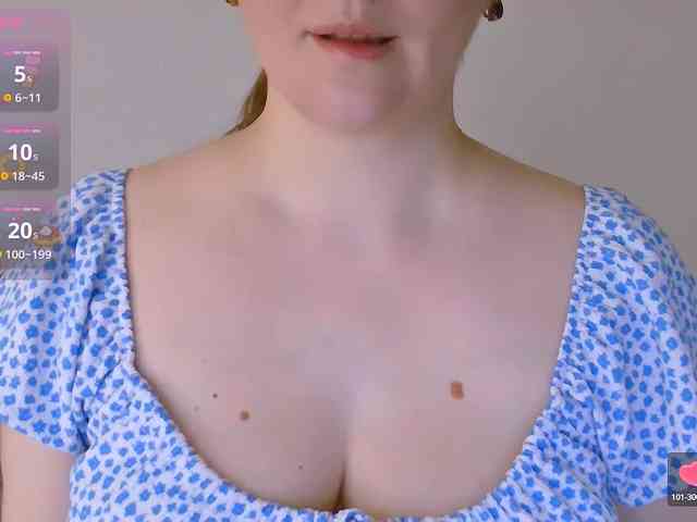 CurvyMasha webcam