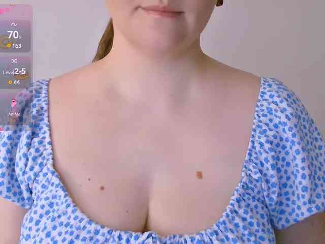 CurvyMasha webcam