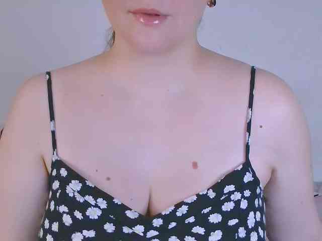 CurvyMasha webcam