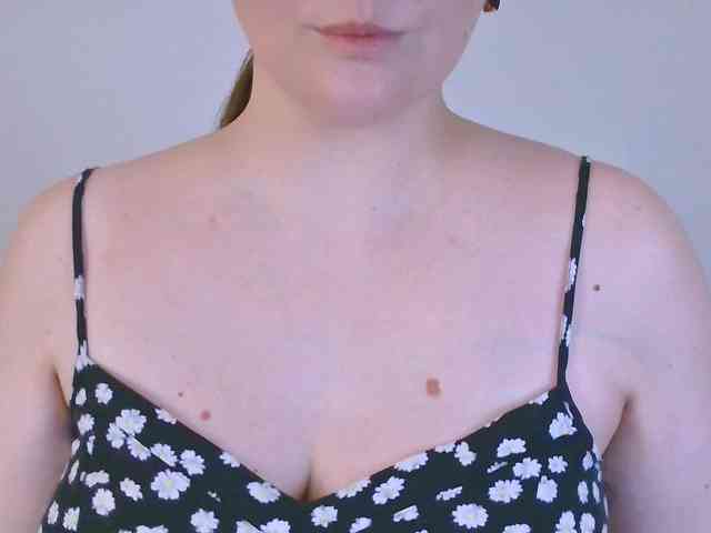 CurvyMasha webcam